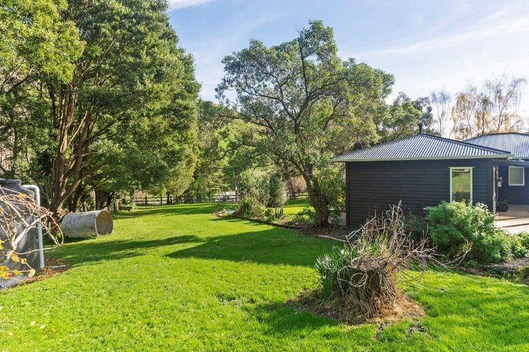 Photo of property in 1327 Hinakura Road, Hinakura, Martinborough, 5784