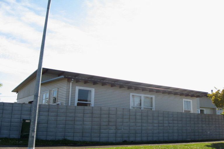 Photo of property in 60 Somerset Street, Brooklands, New Plymouth, 4310