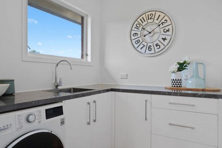 Photo of property in 6 Aotea Place, Chedworth, Hamilton, 3210