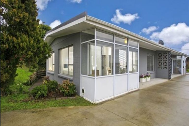Photo of property in 2/6 Anne Road, Hillcrest, Auckland, 0627