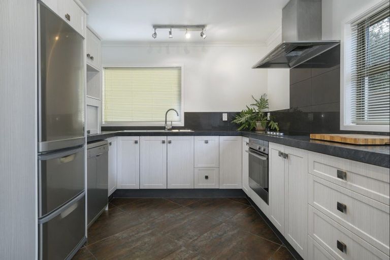 Photo of property in 69 Omokoroa Road, Omokoroa, 3114