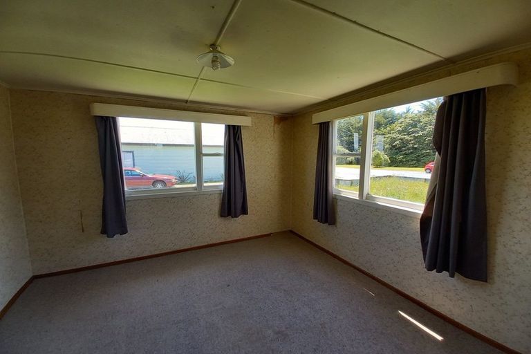 Photo of property in 25 Main Road, Tuatapere, 9620