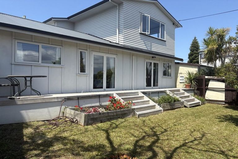 Photo of property in 1/953 Beach Road, Torbay, Auckland, 0630