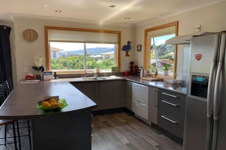 Photo of property in 2 Porter Place, Paekakariki, 5034