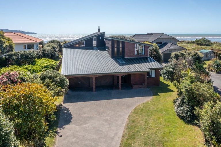 Photo of property in 10 Nuhaka Place, Paraparaumu Beach, Paraparaumu, 5032