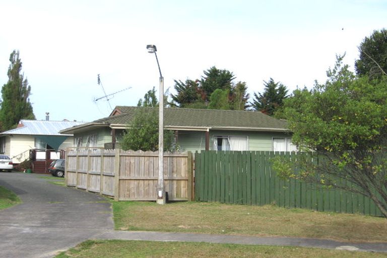 Photo of property in 3 Buisson Glade, West Harbour, Auckland, 0618
