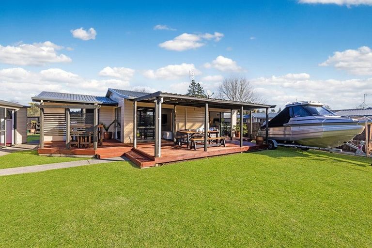 Photo of property in 77 Hamilton Drive, Waiuku, 2123