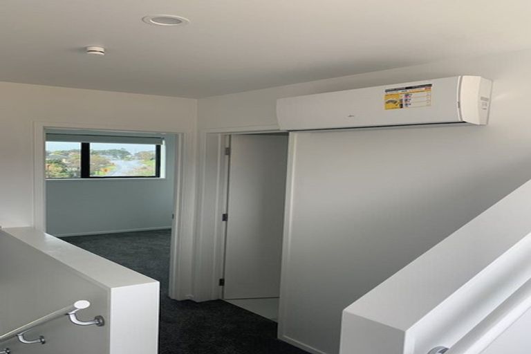 Photo of property in 1/2 Jadewynn Drive, Massey, Auckland, 0614