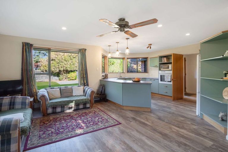 Photo of property in 15 Hemingford Place, Halswell, Christchurch, 8025