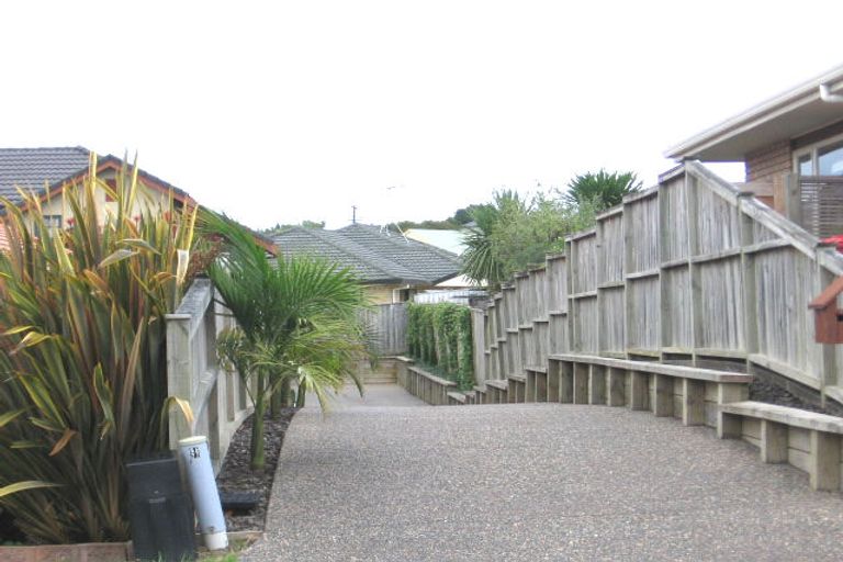 Photo of property in 12 Rosebay Rise, Henderson, Auckland, 0610