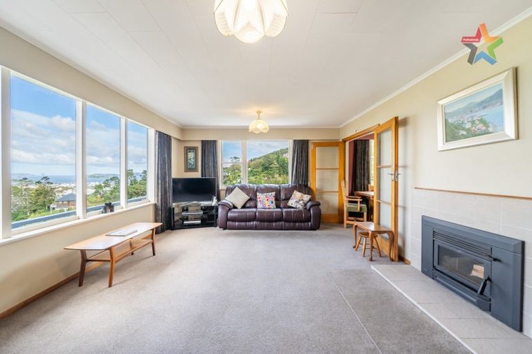 Photo of property in 35 Normandale Road, Normandale, Lower Hutt, 5010