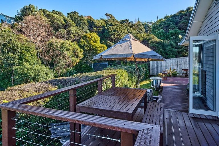 Photo of property in 92 Mana View Road, Paremata, Porirua, 5026