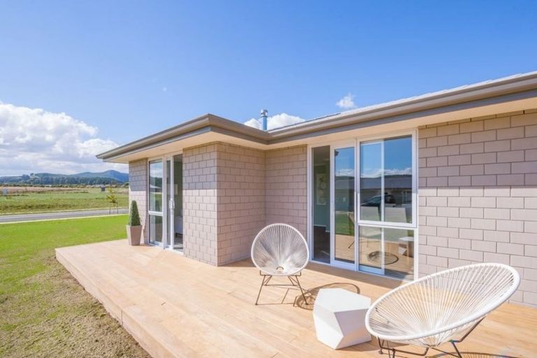 Photo of property in 12 Karaka Place, Kinloch, Taupo, 3377