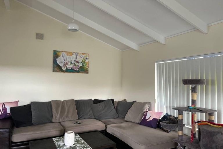 Photo of property in 357 Glenfield Road, Glenfield, Auckland, 0629