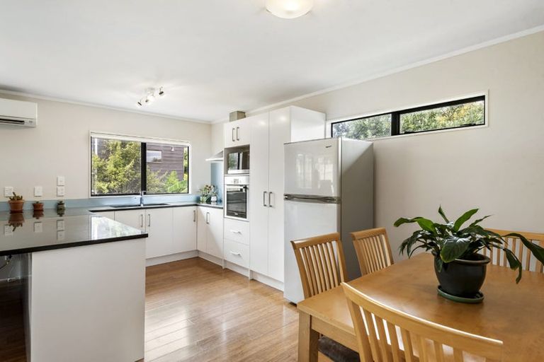 Photo of property in 4/10 Heathglen Place, Bayview, Auckland, 0629