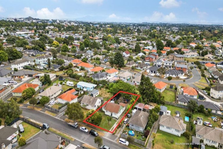 Photo of property in 15 Paul Crescent, Fairfield, Hamilton, 3214