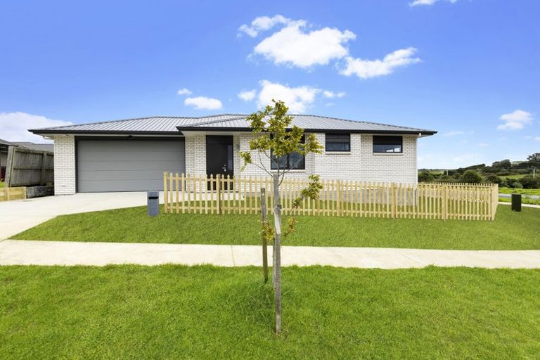 Photo of property in 36 Regis Park Drive, Pukekohe, 2120