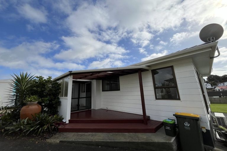 Photo of property in 30 Banyan Drive, Totara Heights, Auckland, 2105