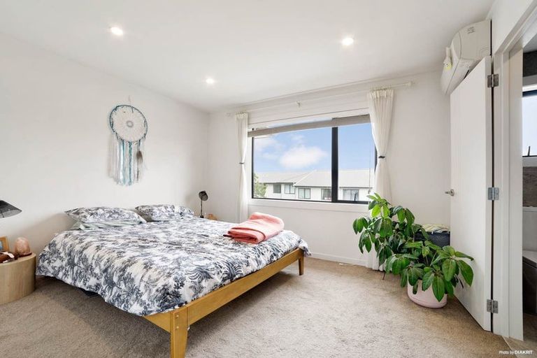 Photo of property in 18 Peony Mews, Oteha, Auckland, 0632