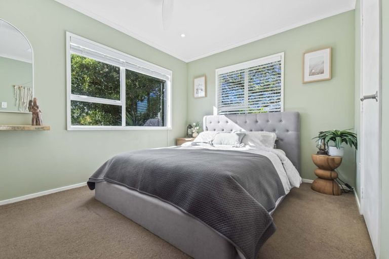 Photo of property in 1297b Whangaparaoa Road, Army Bay, Whangaparaoa, 0930