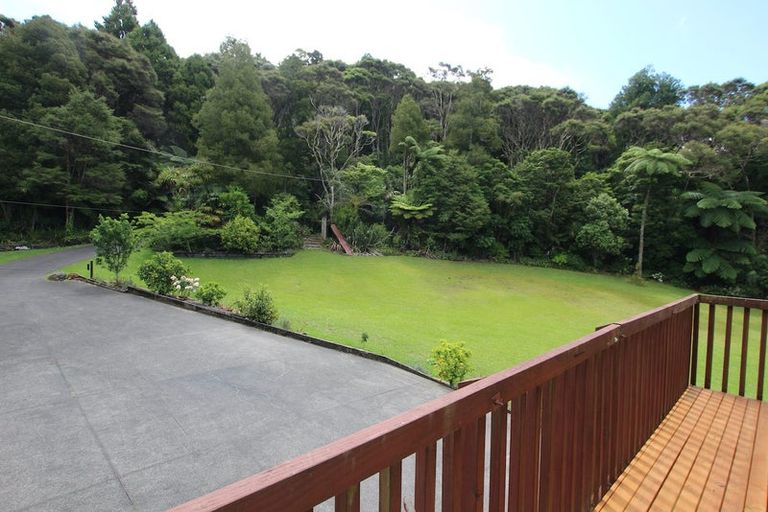 Photo of property in 2 Cascade Avenue, Waiatarua, Auckland, 0604