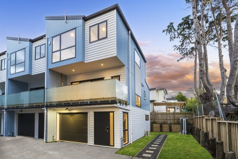 Photo of property in 14f Geordie Street, Henderson, Auckland, 0612