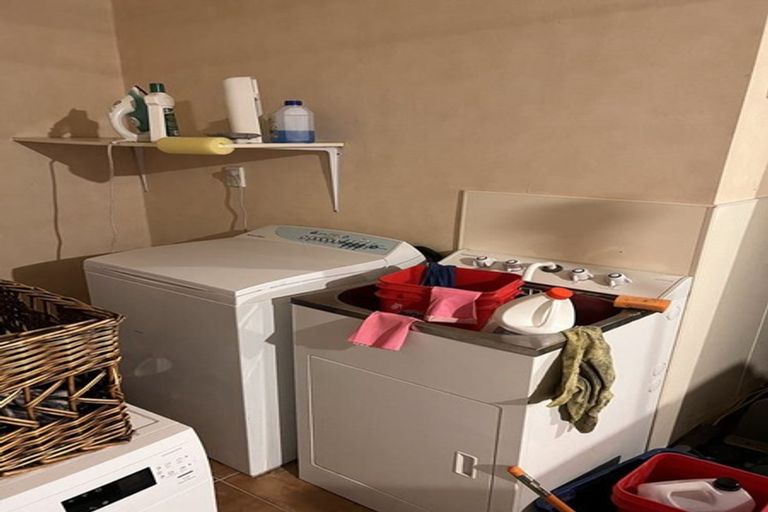 Photo of property in 28 Feeny Crescent, East Tamaki, Auckland, 2013