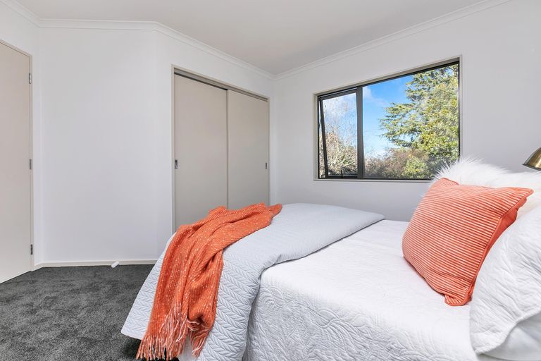 Photo of property in 40a Roberts Road, Glenfield, Auckland, 0629