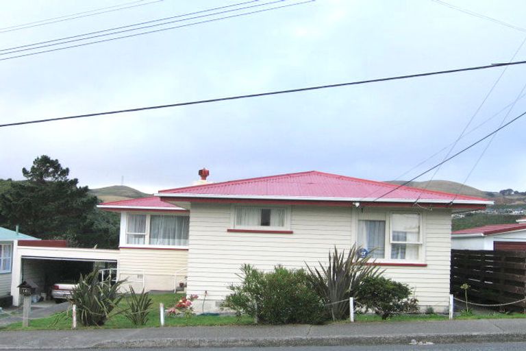 Photo of property in 16 Mark Avenue, Paparangi, Wellington, 6037