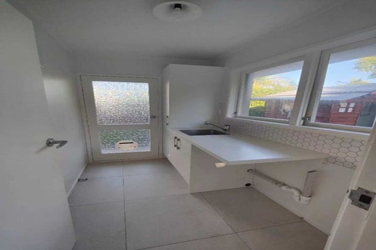 Photo of property in 24 Tyrian Close, Half Moon Bay, Auckland, 2012