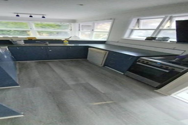 Photo of property in 20 Segedin Place, Glenfield, Auckland, 0629