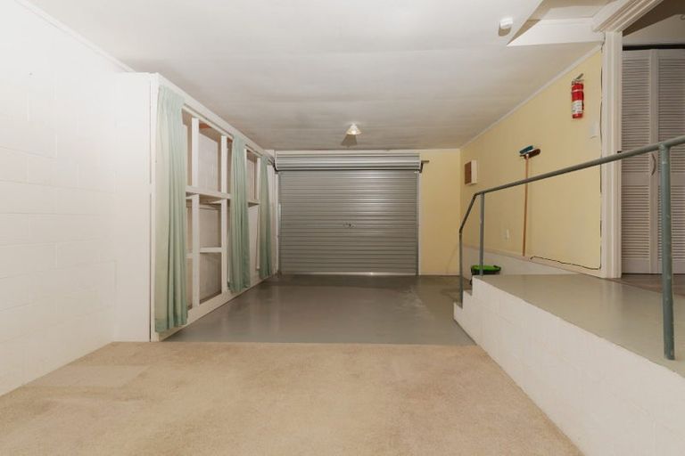 Photo of property in 2/4 Bishop Street, Green Bay, Auckland, 0604