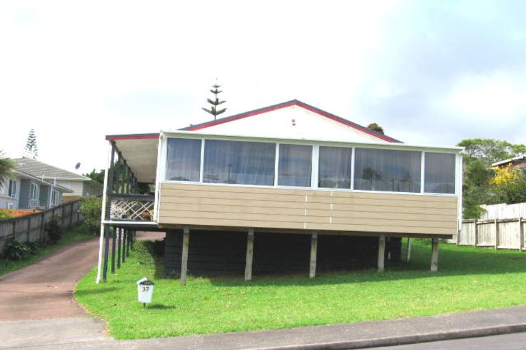 Photo of property in 35 Sungrove Rise, Sunnyvale, Auckland, 0612