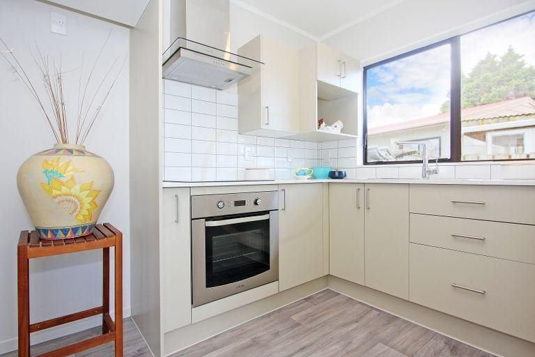 Photo of property in 1/6 Hatherley Place, Clendon Park, Auckland, 2103