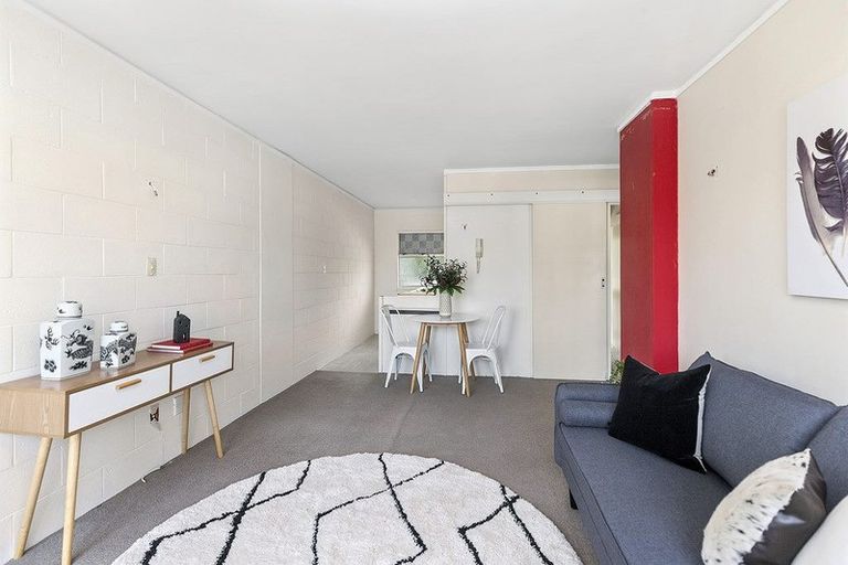 Photo of property in Melksham Towers, 201/131 Brougham Street, Mount Victoria, Wellington, 6011