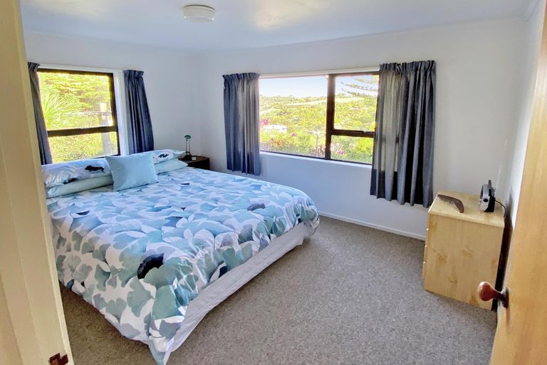 Photo of property in 3 Leigh Road, Leigh, 0985