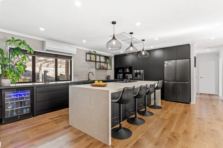 Photo of property in 13 Te Ruru Way, Stanmore Bay, Whangaparaoa, 0932