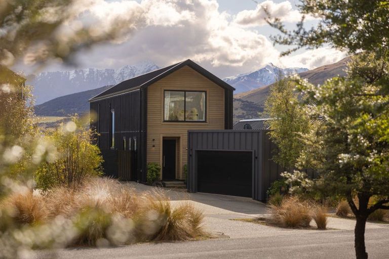 Photo of property in 25 Double Cone Road, Jacks Point, Queenstown, 9371