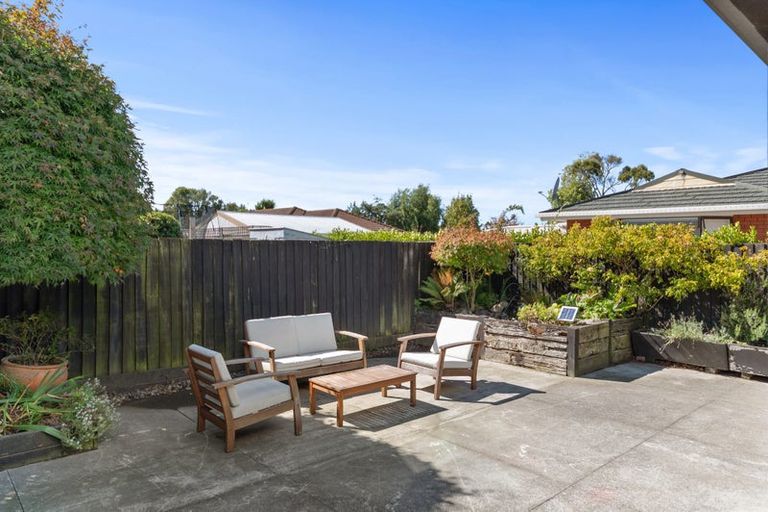 Photo of property in 18 Pyatt Place, Redwood, Christchurch, 8051