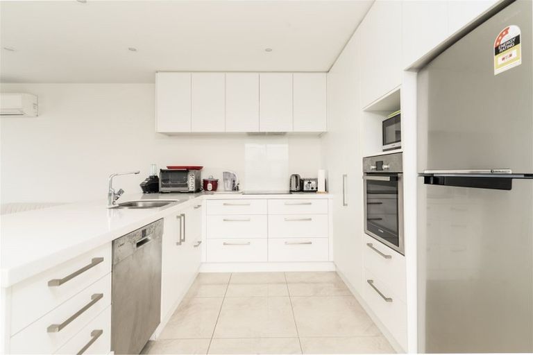 Photo of property in 52 Mccormacks Bay Road, Mount Pleasant, Christchurch, 8081