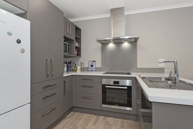 Photo of property in 2/144 Old Farm Road, Hamilton East, Hamilton, 3216