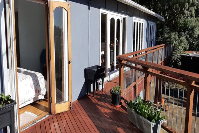 Photo of property in 95 Cornwallis Road, Cornwallis, Auckland, 0604