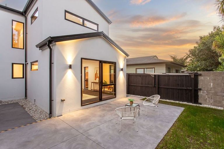 Photo of property in 19 Hutcheson Street, Sydenham, Christchurch, 8023