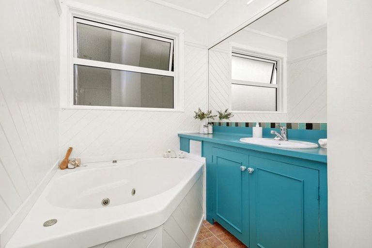 Photo of property in 12 Pembroke Street, Tawa, Wellington, 5028