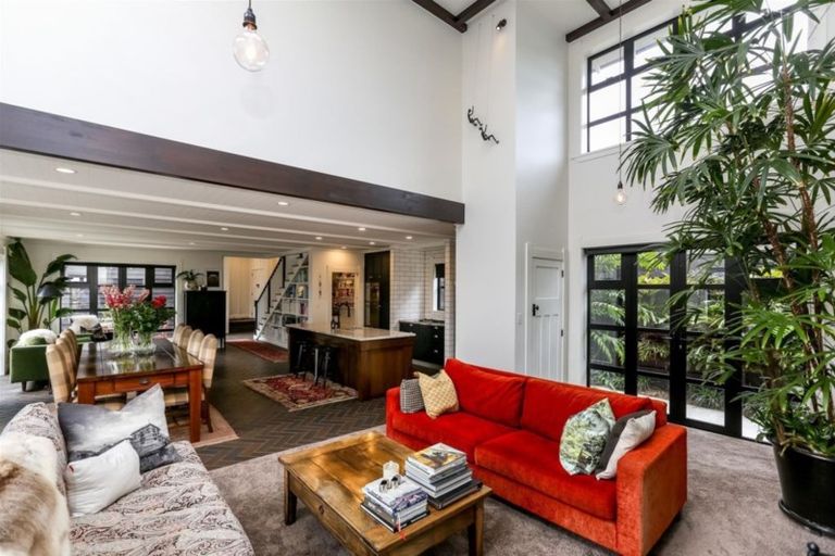 Photo of property in 20 Chilman Street, Strandon, New Plymouth, 4312