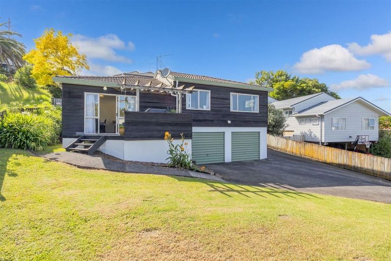 Photo of property in 1/11 Atlantis Place, Totara Vale, Auckland, 0629
