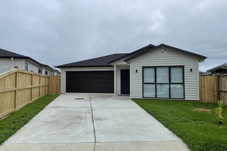 Photo of property in 3 Moemoea Avenue, Kumeu, 0810