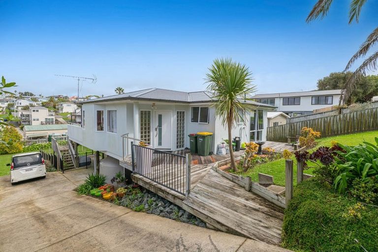 Photo of property in 11 Zita Avenue, Matakatia, Whangaparaoa, 0930