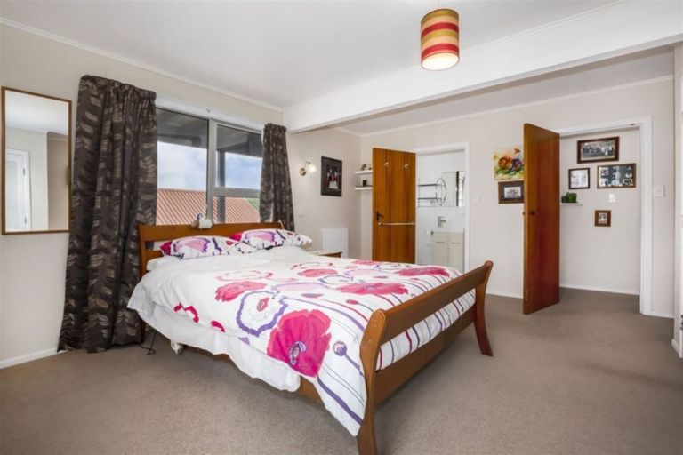 Photo of property in 8 Brora Crescent, Papakowhai, Porirua, 5024