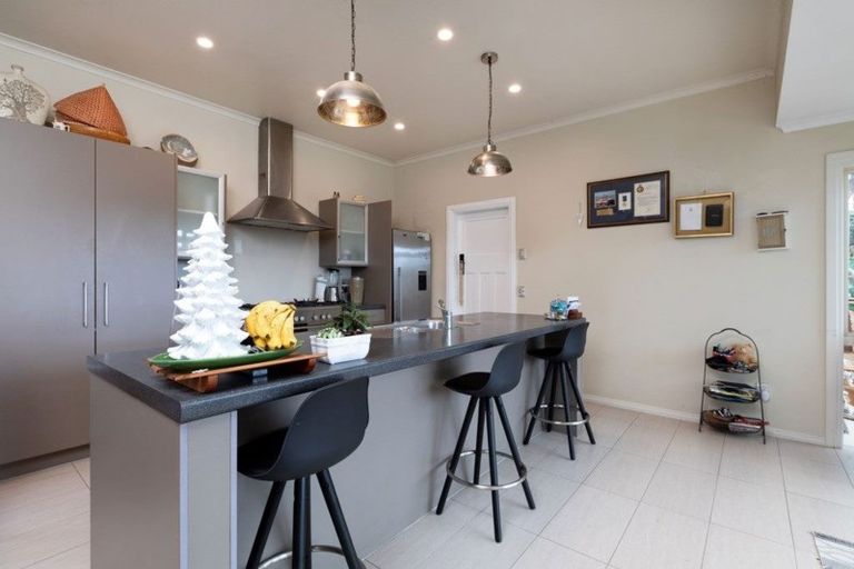 Photo of property in 80 Paynters Avenue, Strandon, New Plymouth, 4312